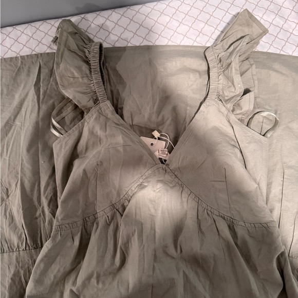 Elegant Olive Green Maxi Dress - Picture 3 of 9